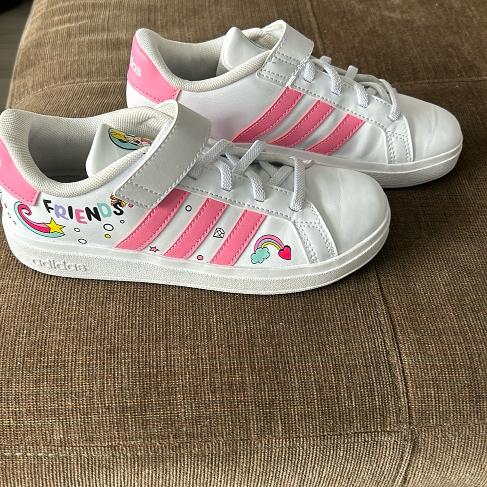 Adidas girl Disney  friends sneaker